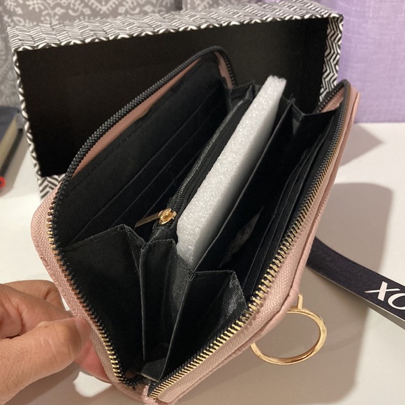 Women Xoxo Pink faux leather wallet wristlet - Picture 3 of 5